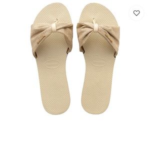 BRAND NEW Havaianas flip flops